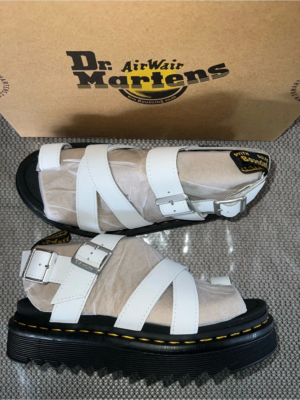Dr. Martens Hydro Avry